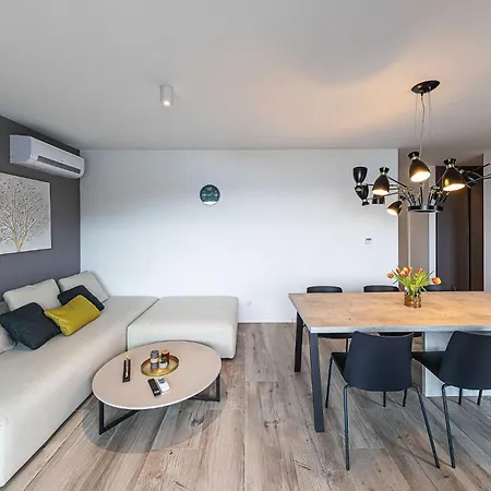 In Okrug Gornji شقة